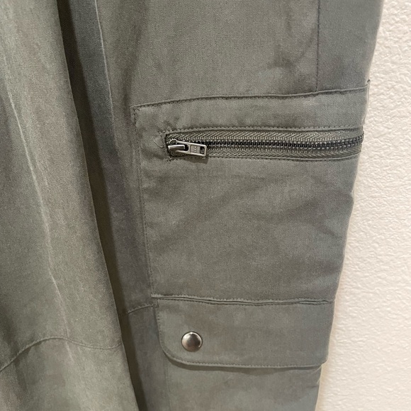 Banana Republic army green women’s soft cargo pants size medium New NWT - Picture 2 of 5
